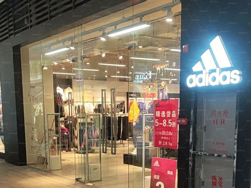 Adidas-tuotekauppaan asennettu kuutioinen kauneus AM6208 vaatekaupan varkaudenestolaite