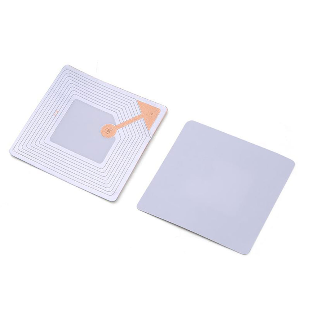 Mitä ovat EAS-tarrat ja miksi ne ovat välttämättömiä nykyaikaiselle vähittäiskaupan tietoturvalle?